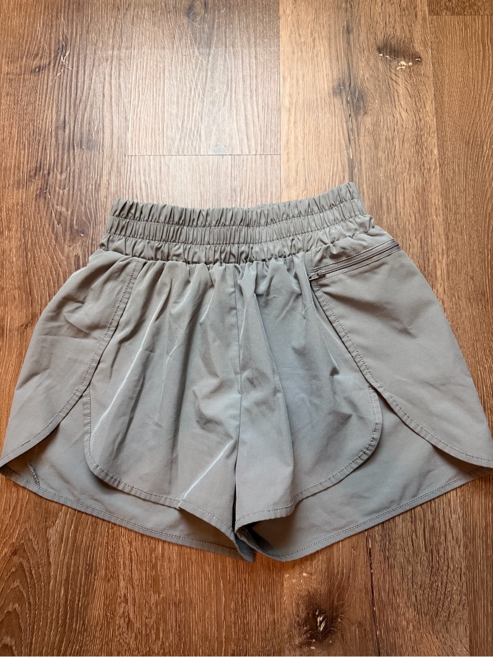 Women’s Athletic Elastic-Waist Shorts in Gray